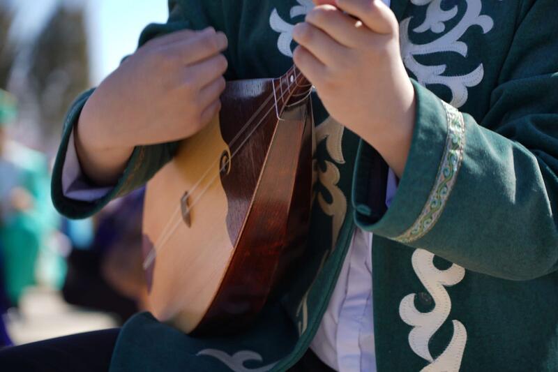 Полмиллиона казахстанских детей одновременно исполнили известные народные кюи