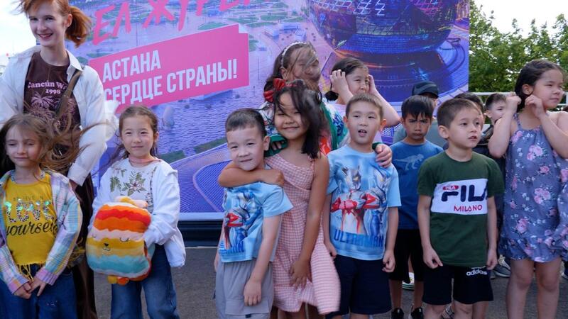 Новый благоустроенный двор открыли открыли в столичном районе Байконыр ко Дню города