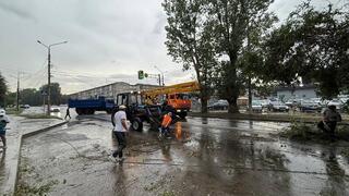 Аким ВКО поручил оперативно устранить последствия ливня в области