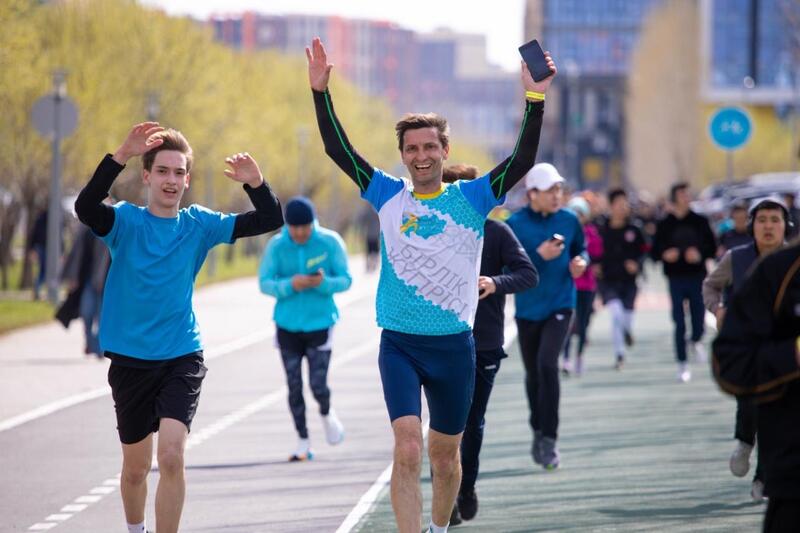 «Таза Қазақстан»: около 1200 человек приняли участие в акции по уборке территории на открытии бегового сезона в Астане