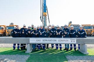 В Атырауской области забили первые сваи Газосепарационного комплекса