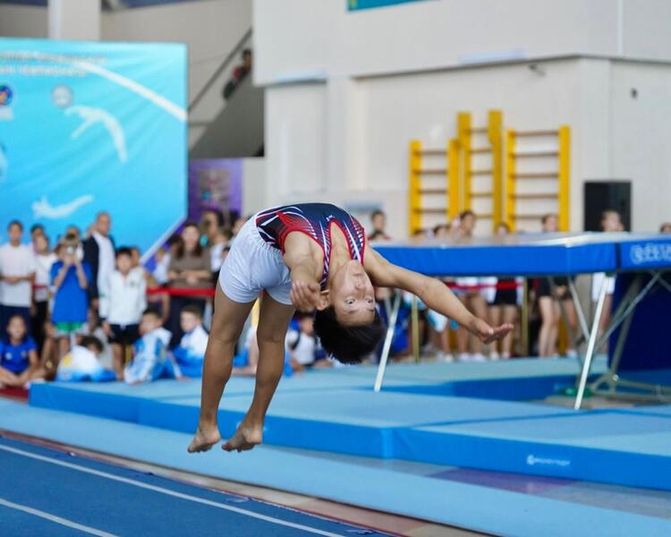 В Астане проходит чемпионат Казахстана по батутной гимнастике