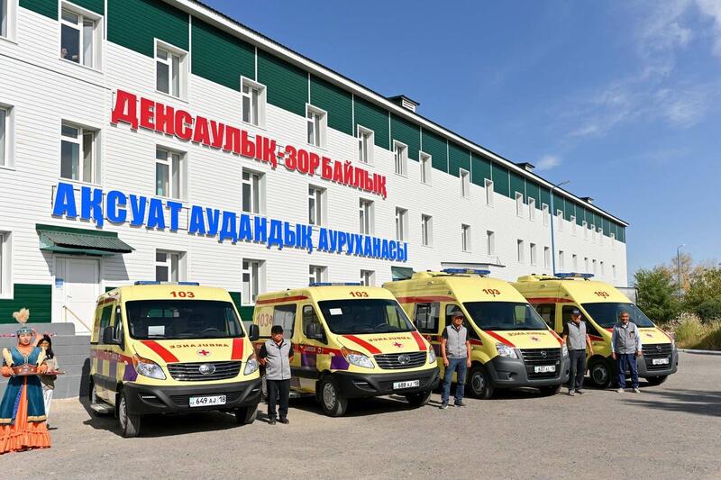 Аксуатская районная больница получила новые медицинские автомобили