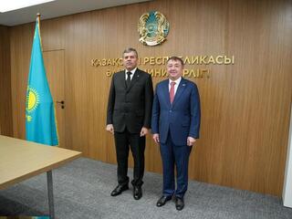 Состоялась встреча Министра юстиции Республики Казахстан Ерлана Сарсембаева с Министром Адалат Туркменистана Мереттаган Тагановым