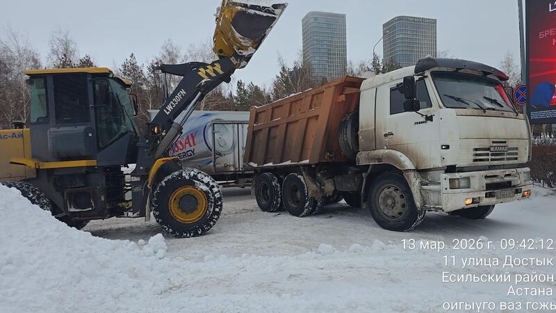 Более 1 800 единиц спецтехники задействовано в снегоуборочных работах в Астане