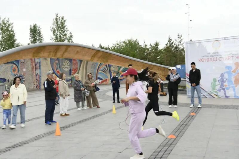 «Веселые старты» в День матери организовали для столичных семей