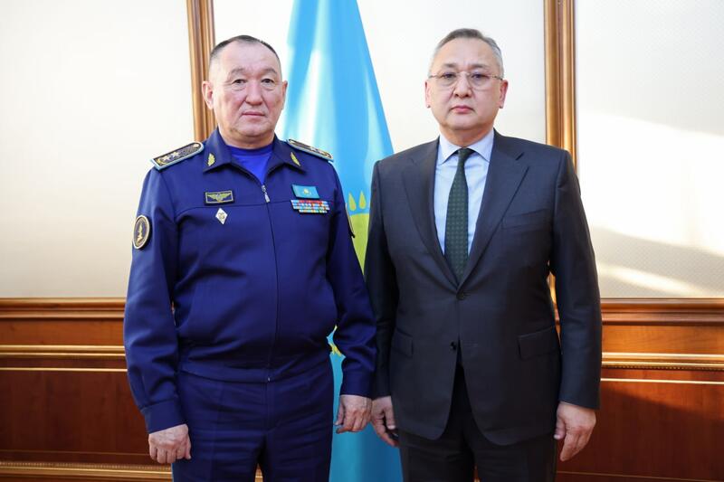 Министр обороны Казахстана провел встречу с Генсеком ОДКБ в Астане