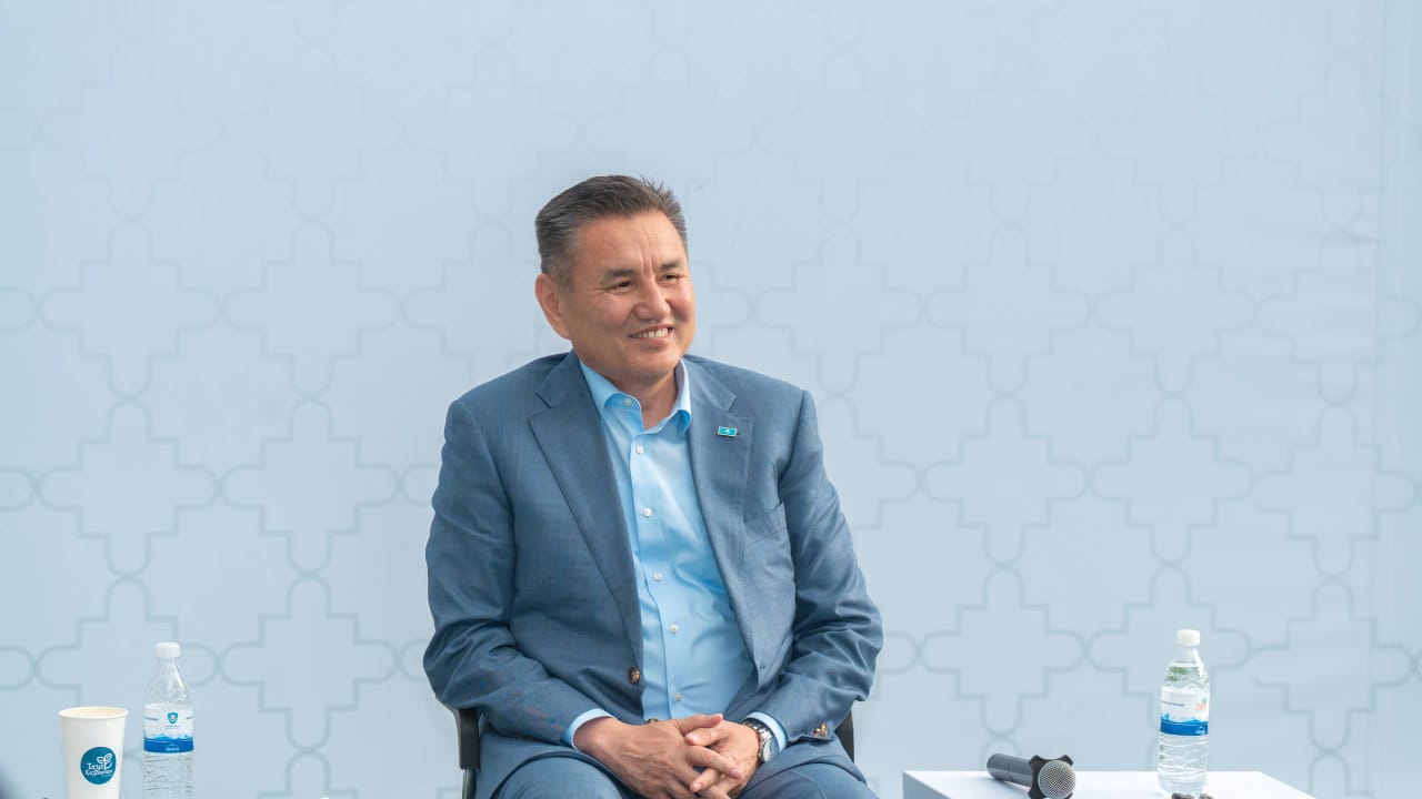 Аким ВКО поздравил молодежь с Международным днём молодежи в неформальной обстановке