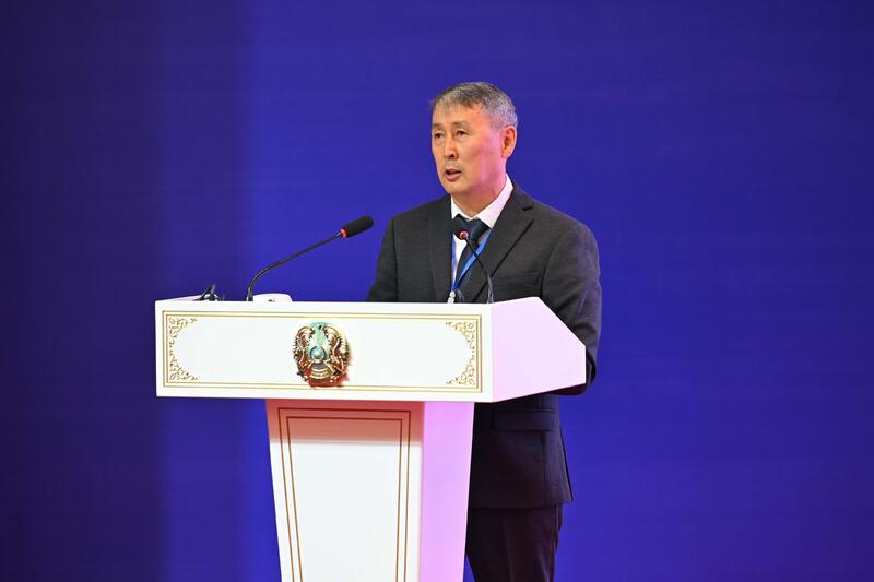 Аким области Абай Берик Уали выступил с докладом на августовской конференции педагогов