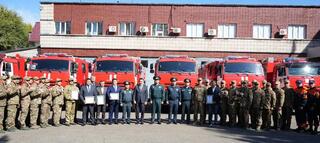 Глава МЧС вручил ключи от новой техники спасателям Восточного Казахстана