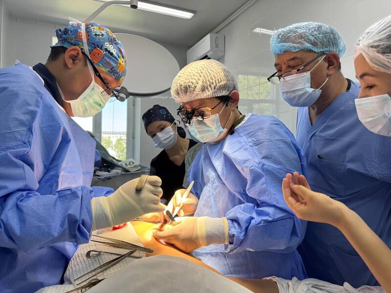Современная хирургия рака молочной железы: специалисты ННОЦ проводят операции в Бишкеке