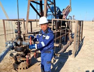 42 года добывает нефть: история оператора Салтаната Орынбасарова