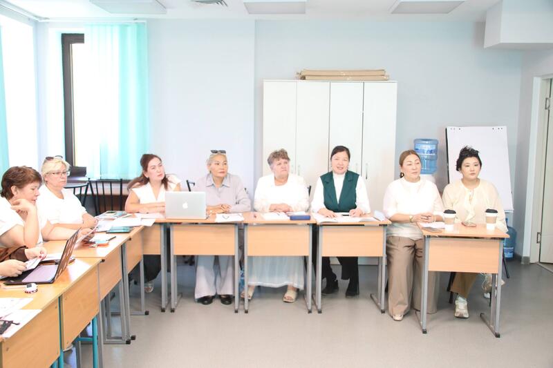 Более 360 специалистов повысили квалификацию по работе с детьми-сиротами