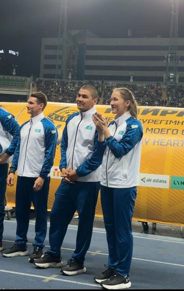 Паралимпийцы — участники зимних Игр стали почётными гостями матча в Алматы