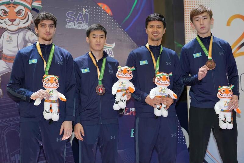 Алматинские саблисты стали бронзовыми призерами чемпионата Азии