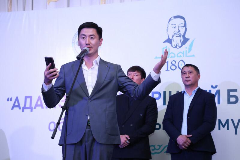 Слово Абая: 25 авторских работ представили мушайре в Караганде