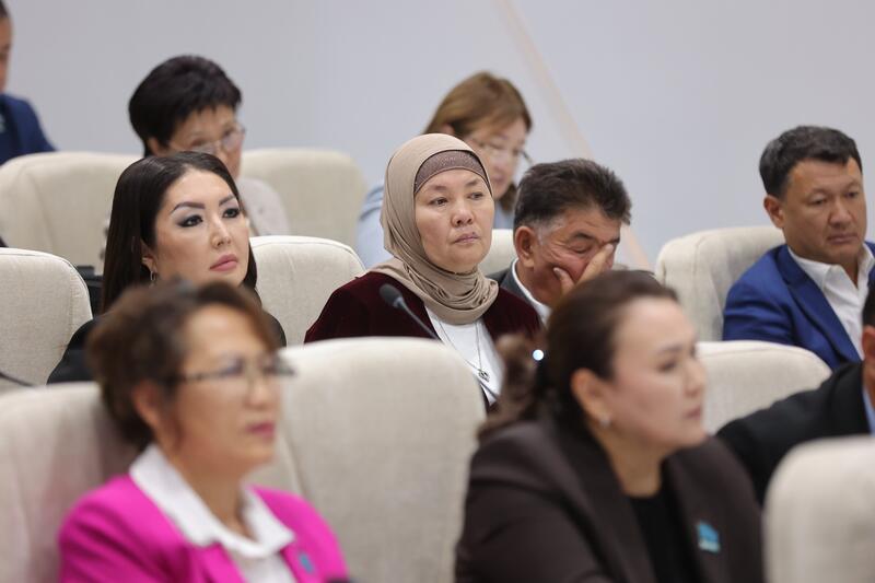 Ербол Карашукеев принял участие во внеочередной сессии областного маслихата