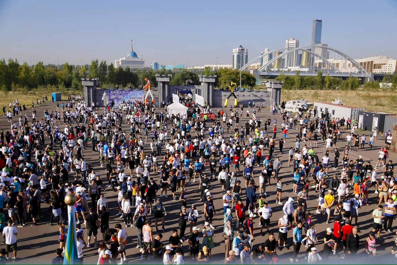 «ALMATY RUN»: Астанада 2,5 мыңнан астам адам 6,2 шақырымды жүгіріп өтті