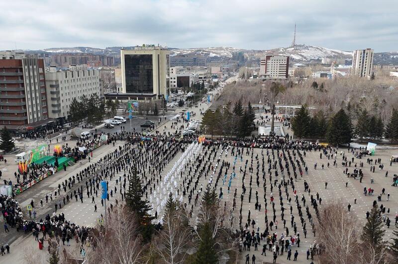 Рекордное число танцоров исполнили қара жорға в г. Кокшетау