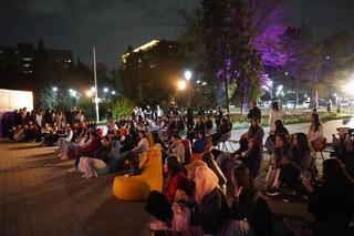 В Алматы волонтёры начали показы отечественных фильмов под открытым небом