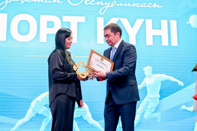 Чемпионам и призёрам Паралимпиады и Сурдлимпиады в Караганде подарили квартиры