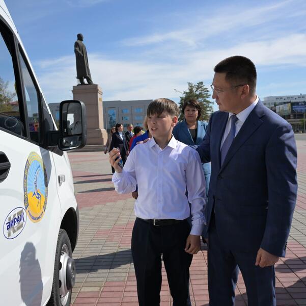 Подарок тем, кто дарит заботу: передача новых автомобилей учреждениям для детей-сирот и оставшихся без попечения родителей