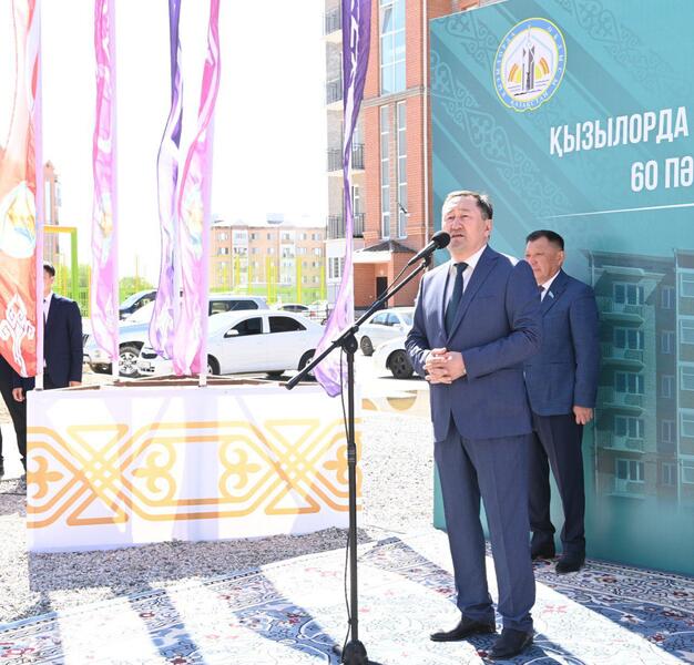 На левом берегу вручили ключи от 60-квартирного жилого дома