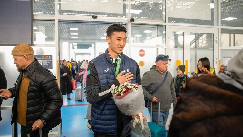 Восточноказахстанцы встретили победителя чемпионата мира в аэропорту