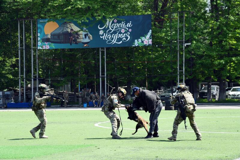 День защитника Отечества: в Университете Абая прошло военно-патриотическое шествие