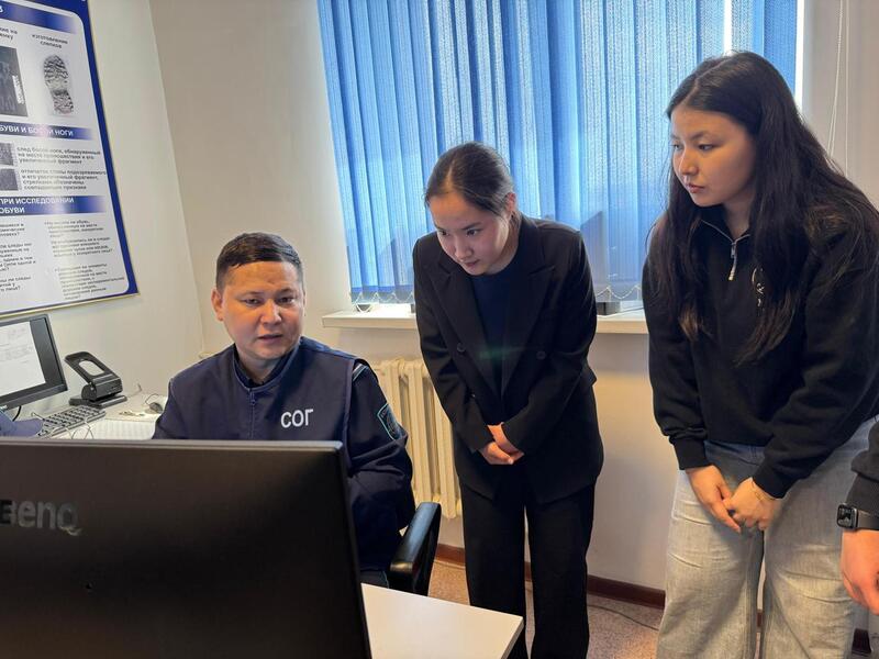 Год рабочих профессий: экскурсию по аэропорту организовали для столичных школников