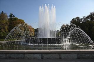 Дархан Сатыбалды ознакомился с ходом реконструкции фонтанов и благоустройства новых общественных пространств