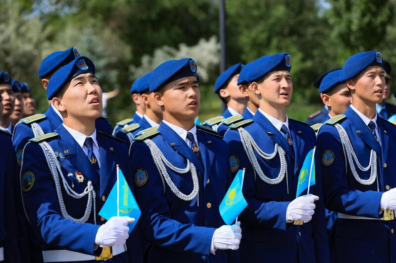 Глава региона принял участие в церемонии поднятия Государственного флага