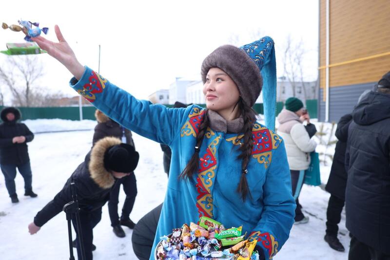 В Аулиеколе новосёлам вручили ключи от новых квартир