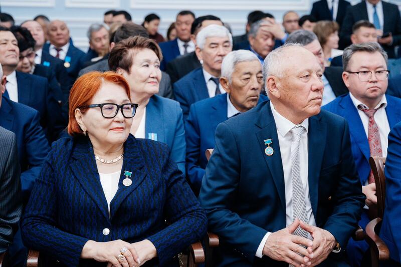 В Западно-Казахстанской области ко Дню Республики вручены государственные награды