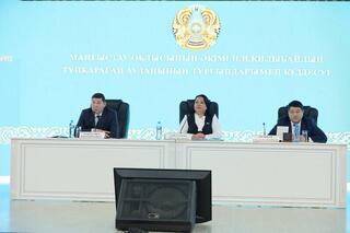 Открытый диалог: глава региона встретился с жителями Тупкараганского района