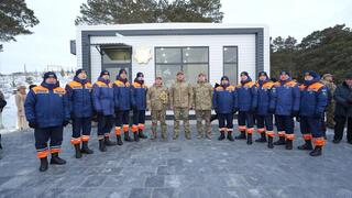 Глава МЧС открыл новую модульную спасательную станцию на берегу озера Имантау