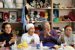 Творческий мастер-класс провели для пожилых жителей столицы