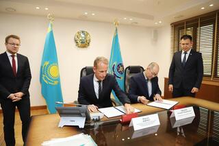 В МЧС Казахстана состоялась рабочая встреча по внедрению страхования катастрофических рисков