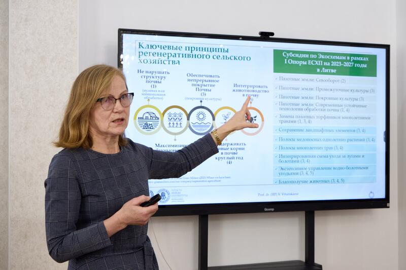Профессор литовского университета консультирует костанайских предпринимателей на базе КРУ