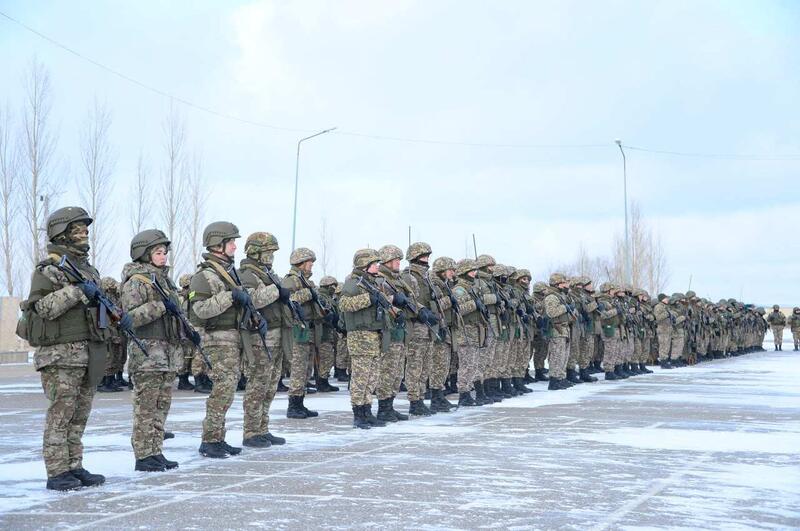 Военнослужащего Вооруженных сил, спасшего человека из горящего автомобиля,  наградили медалью: Город Астана, 06 Декабря 2023 года - новости на сайте  gurk.kz