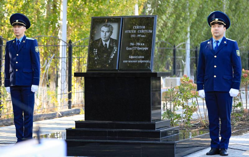 Вечная память: открылась Аллея в честь Отегена Сеитова