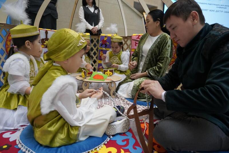 «Роль учения Аль-Фараби в педагогике»: в Астане прошла республиканская научно-педагогическая конференция