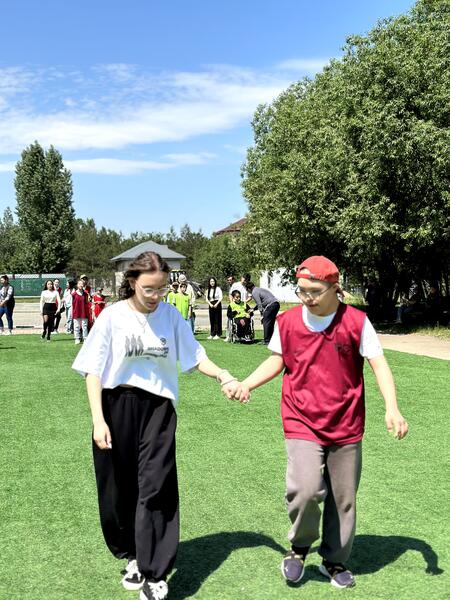 День защиты детей: инклюзивные спортивные состязания провели в Астане