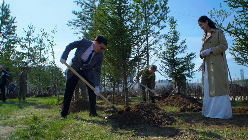 Более 100 тыс. человек приняли участие в общегородском субботнике в Астане