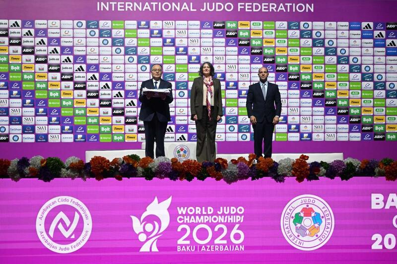 Флаг чемпионата мира по дзюдо 2027 года официально передан Казахстану