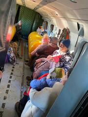 За ночь летчики армейской авиации эвакуировали еще около 140 человек в Костанайской области