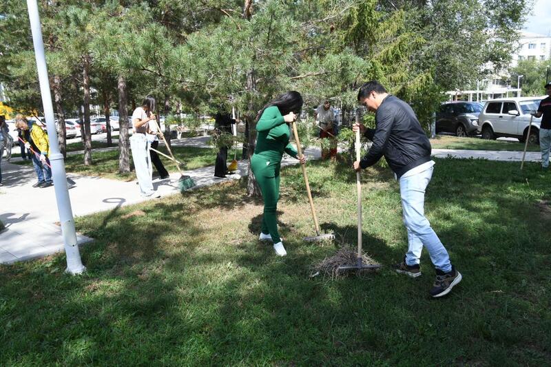 «Таза Қазақстан»: В Астане работники сферы культуры провели экологическую акцию