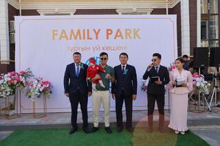 В Жанаозене малообеспеченные семьи получили ключи от квартир