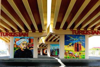 В ТУРКЕСТАНЕ НАГРАДИЛИ ХУДОЖНИКОВ, УКРАСИВШИХ ОБЛИК ГОРОДА