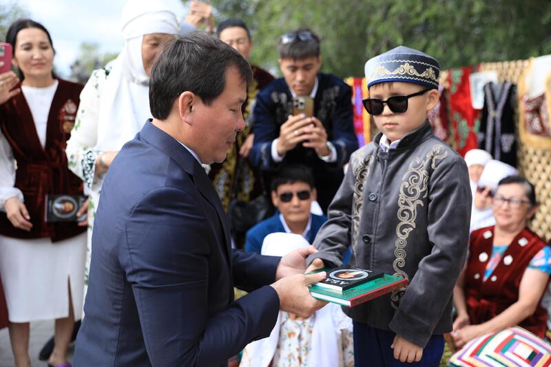 Актобе празднуют 180-летие великого Абая